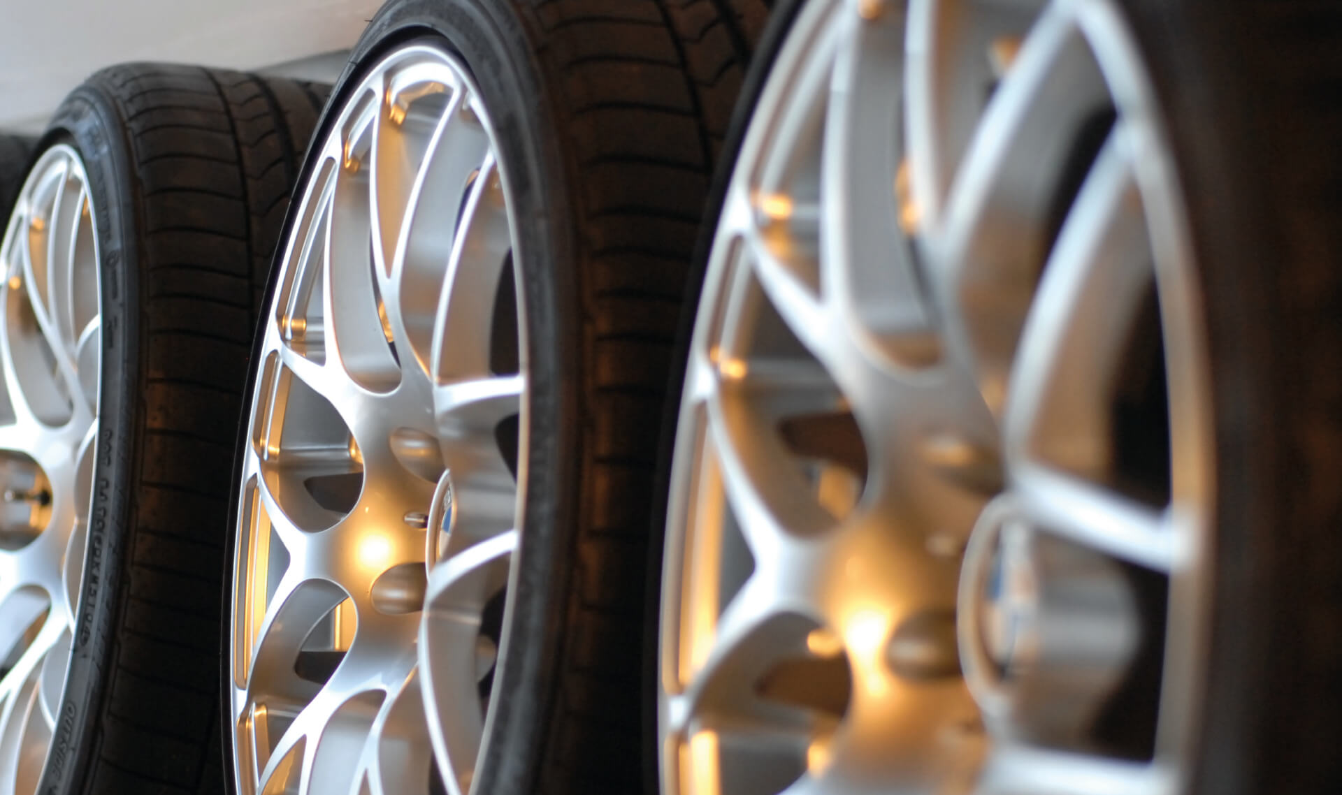 колесо шина. колесные подбор. кадиллак ats 2013 диски r19. порше панамера колеса. Bridgestone vaggio r16.